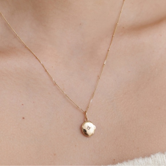 14k Solid Gold Locket - Picture 5 of 9